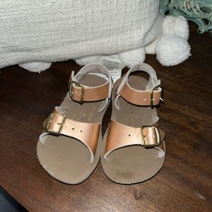 Kids sunsans size  6